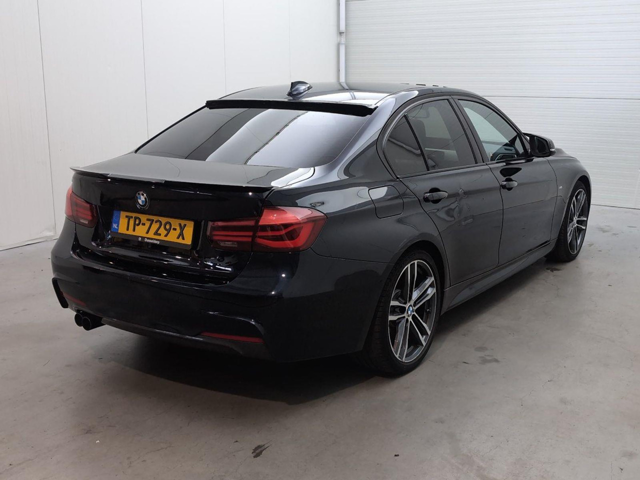 BMW 3-serie 330i Edition M Sport Shadow High Executive | 2018 | 184.569 km | Automaat | TP729X | NAP: Logisch - Sedan: hình 4 BMW 3-serie 330i Edition M Sport Shadow High Executive | 2018 | 184.569 km | Automaat | TP729X | NAP: Logisch - Sedan: hình 4