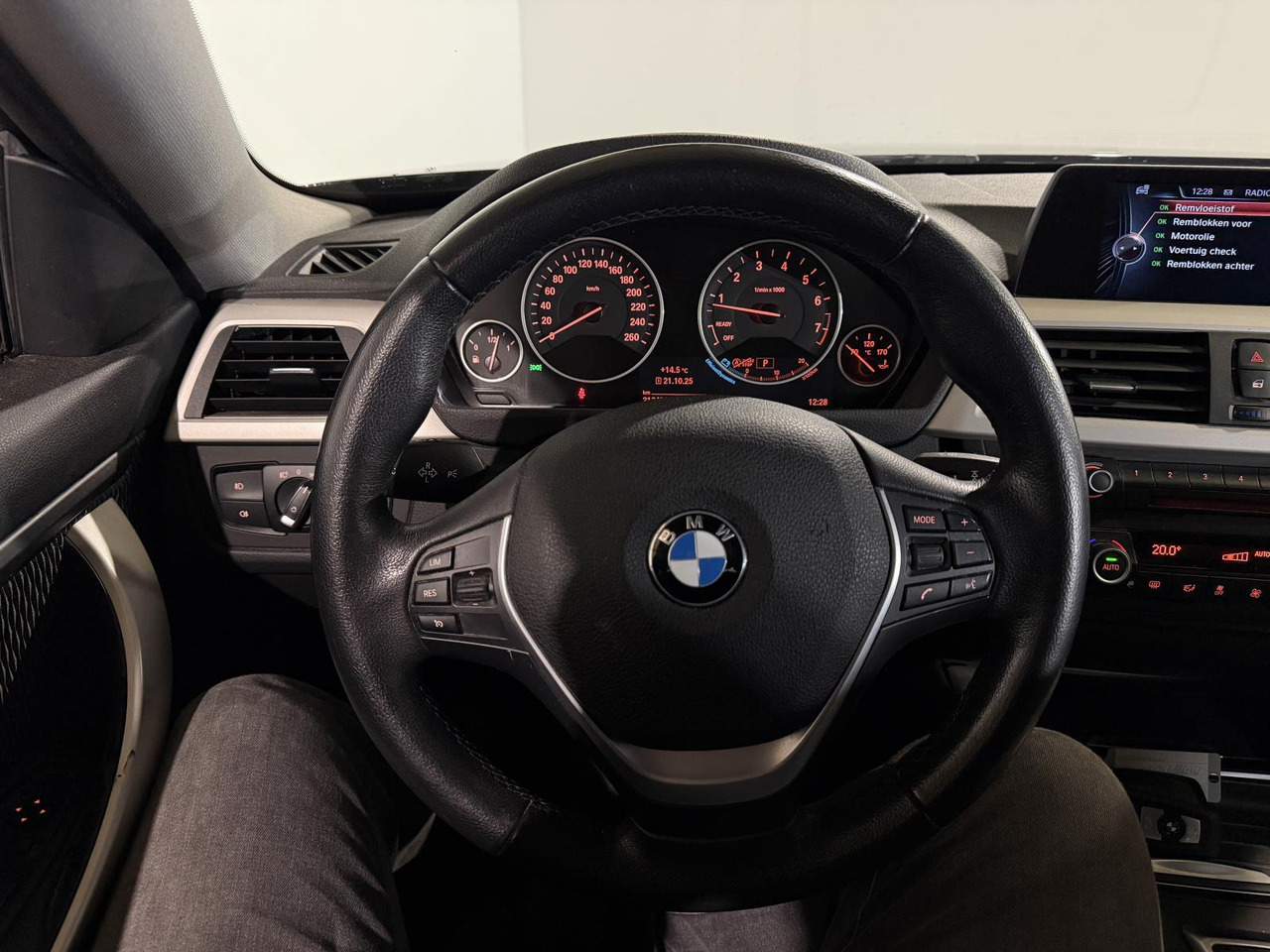 BMW | 4-serie Coupé | 420i Executive Automaat | 2015 | 213.401 km | 2ZGG53 | Logisch - Xe hơi: hình 3 BMW | 4-serie Coupé | 420i Executive Automaat | 2015 | 213.401 km | 2ZGG53 | Logisch - Xe hơi: hình 3