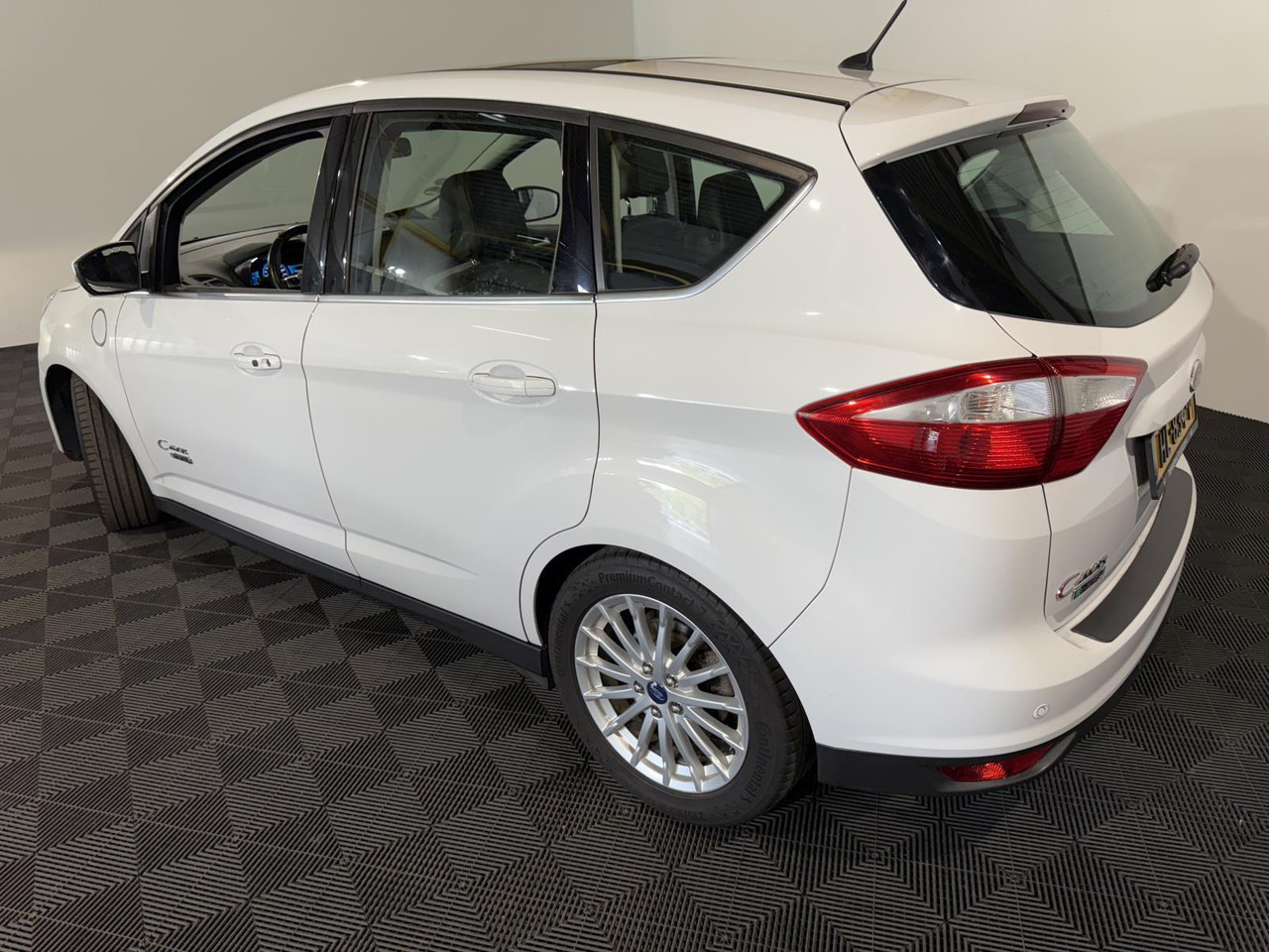 Ford C-Max 2.0 Plug-in Hybrid Titanium Plus | 2015 | 233.632 km | HL-834-P - Xe hơi: hình 3 Ford C-Max 2.0 Plug-in Hybrid Titanium Plus | 2015 | 233.632 km | HL-834-P - Xe hơi: hình 3