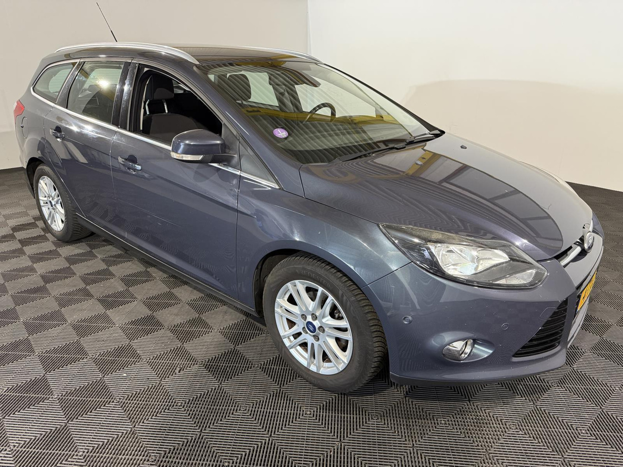 Ford | Focus Wagon | 1.0 EcoBoost Edition Plus | 2014 | 240.673 km | 4TXL50 | Logisch - Xe hơi: hình 3 Ford | Focus Wagon | 1.0 EcoBoost Edition Plus | 2014 | 240.673 km | 4TXL50 | Logisch - Xe hơi: hình 3