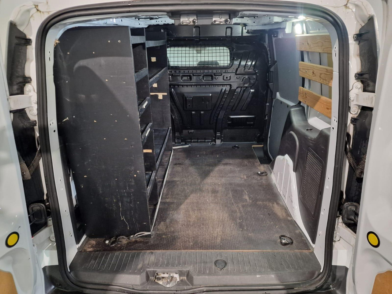 Ford Transit Connect 1.6 TDCI L1 Trend VR-432-K - Xe van nhỏ gọn: hình 3 Ford Transit Connect 1.6 TDCI L1 Trend VR-432-K - Xe van nhỏ gọn: hình 3