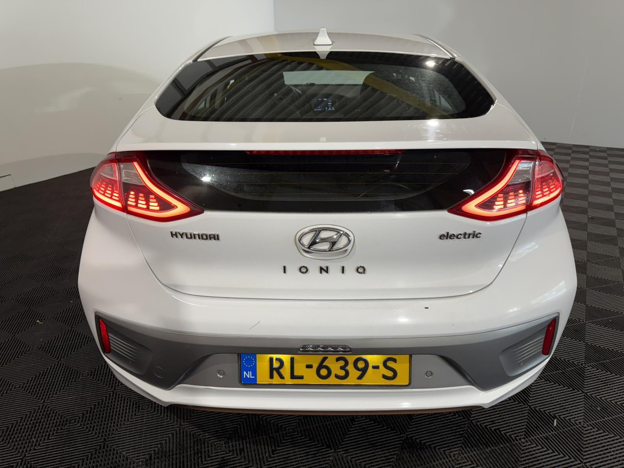 Kia | Stonic | 1.0 T-GDi DynamicLine | 2018 | 230.603 km | RL369S | Logisch - SUV: hình 2 Kia | Stonic | 1.0 T-GDi DynamicLine | 2018 | 230.603 km | RL369S | Logisch - SUV: hình 2