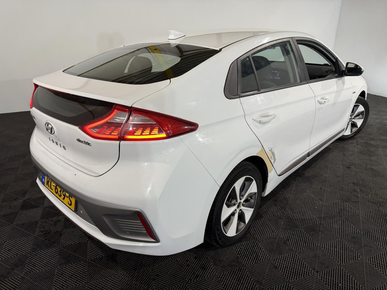 Kia | Stonic | 1.0 T-GDi DynamicLine | 2018 | 230.603 km | RL369S | Logisch - SUV: hình 4 Kia | Stonic | 1.0 T-GDi DynamicLine | 2018 | 230.603 km | RL369S | Logisch - SUV: hình 4