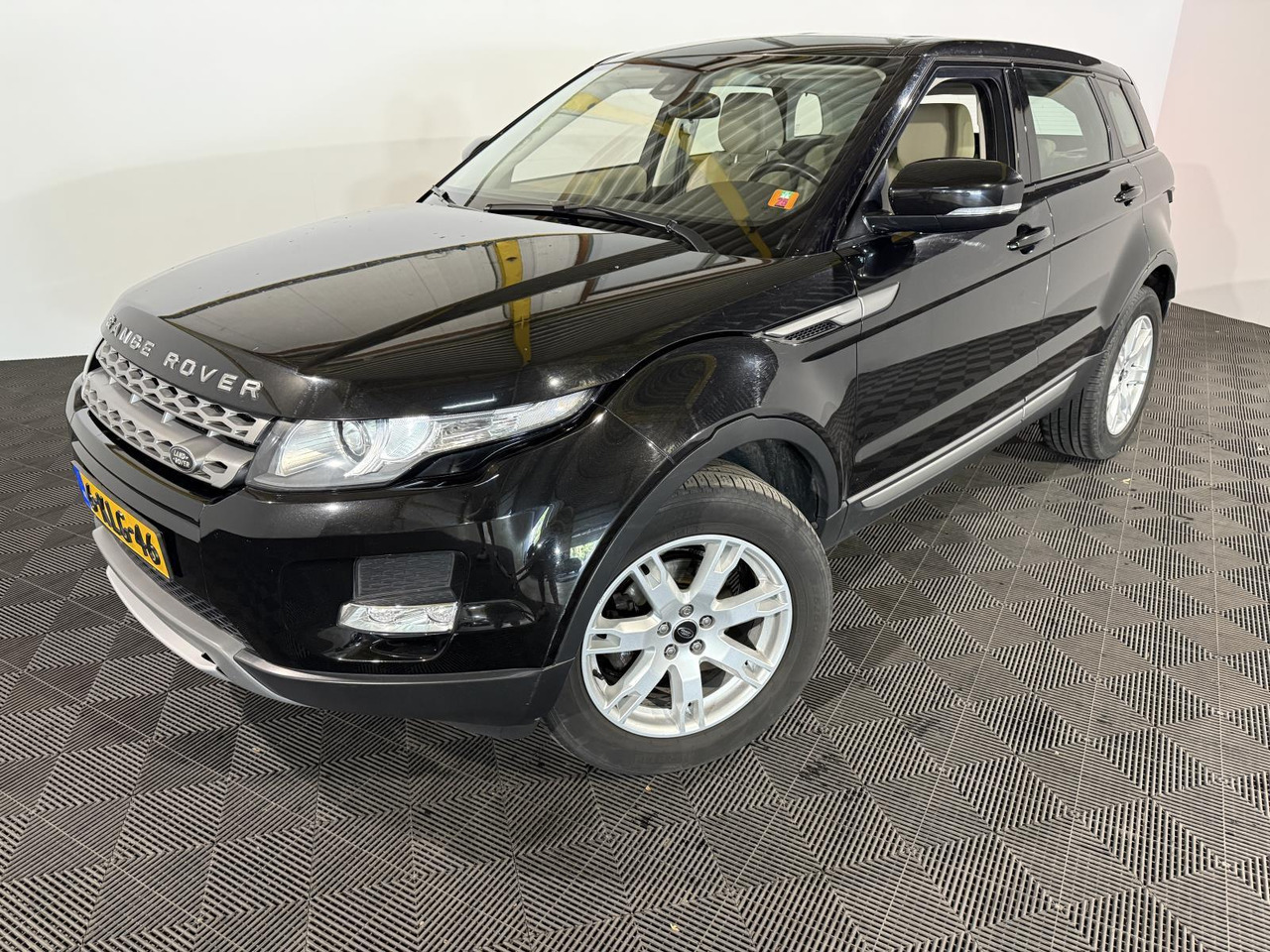 Land Rover Range Rover Evoque 2.2 TD4 4WD Pure | 2013 | 288.735 km | 6-KLG-46 - SUV: hình 1 Land Rover Range Rover Evoque 2.2 TD4 4WD Pure | 2013 | 288.735 km | 6-KLG-46 - SUV: hình 1