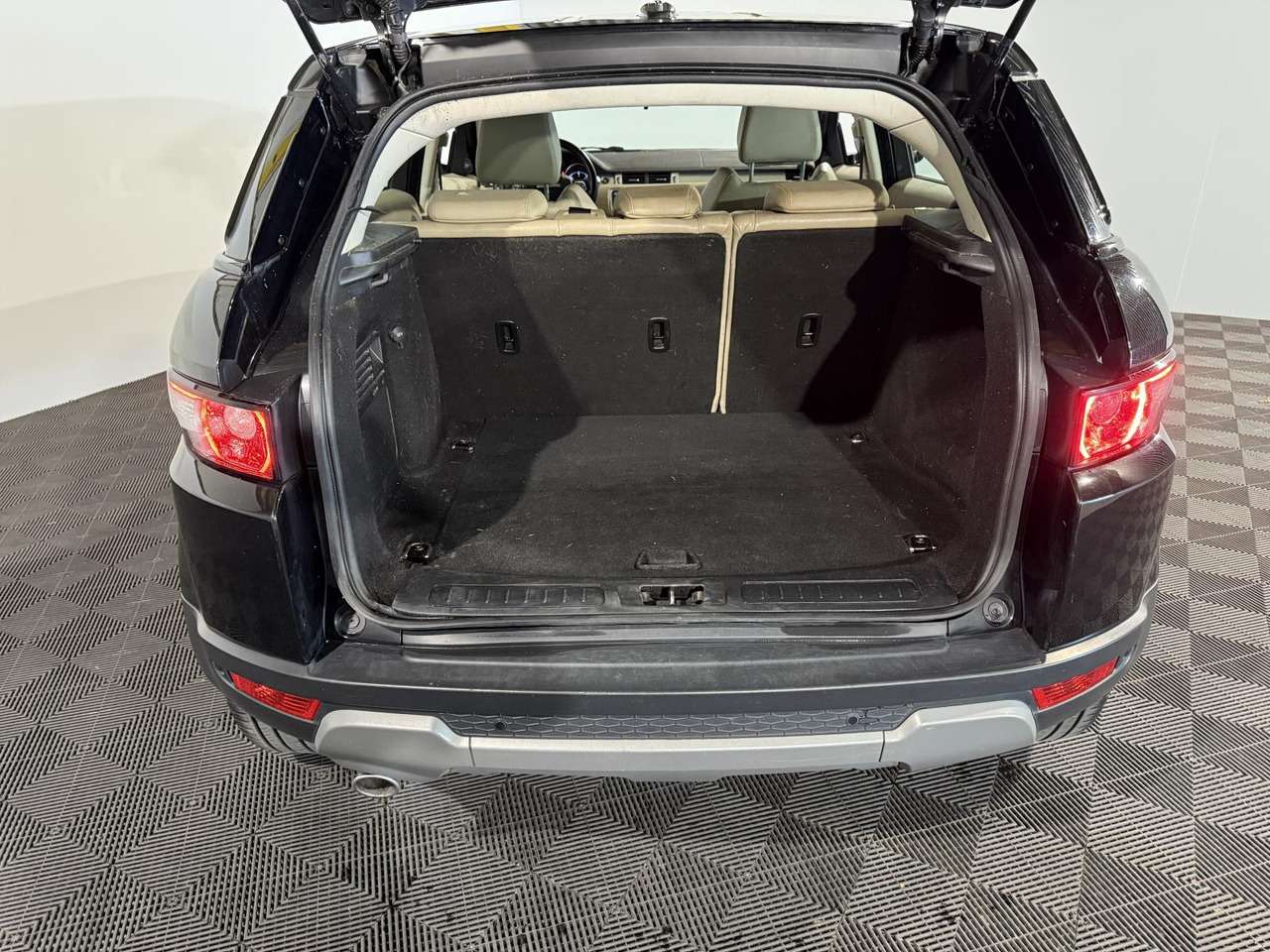 Land Rover Range Rover Evoque 2.2 TD4 4WD Pure | 2013 | 288.735 km | 6-KLG-46 - SUV: hình 5 Land Rover Range Rover Evoque 2.2 TD4 4WD Pure | 2013 | 288.735 km | 6-KLG-46 - SUV: hình 5