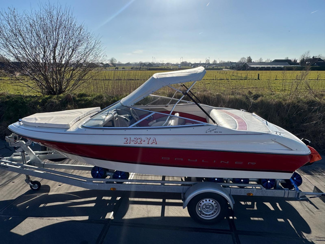 Bayliner Capri 1851 SS 4,3L V6+ Kalf Trailer - Máy móc khác: hình 3 Bayliner Capri 1851 SS 4,3L V6+ Kalf Trailer - Máy móc khác: hình 3