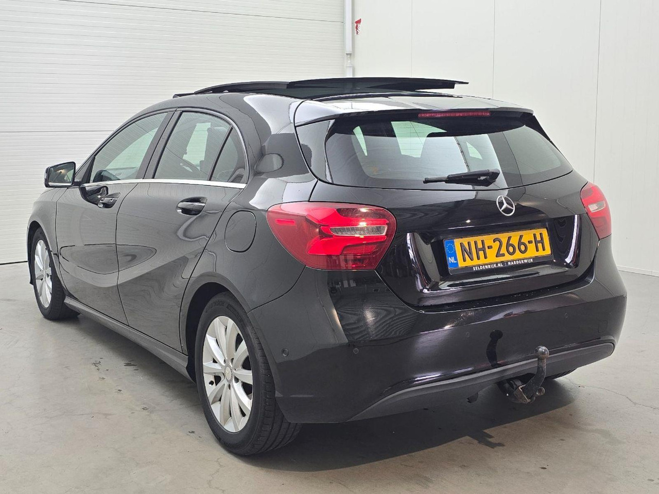 Mercedes-Benz A-klasse 180 Lease Edition Plus | 2017 | 233.018 km | Automaat | NH266H | NAP: Logisch - Hatchback: hình 3 Mercedes-Benz A-klasse 180 Lease Edition Plus | 2017 | 233.018 km | Automaat | NH266H | NAP: Logisch - Hatchback: hình 3