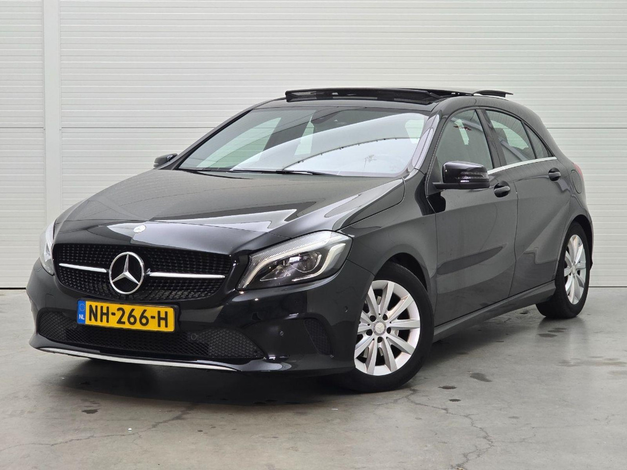 Mercedes-Benz A-klasse 180 Lease Edition Plus | 2017 | 233.018 km | Automaat | NH266H | NAP: Logisch - Hatchback: hình 1 Mercedes-Benz A-klasse 180 Lease Edition Plus | 2017 | 233.018 km | Automaat | NH266H | NAP: Logisch - Hatchback: hình 1