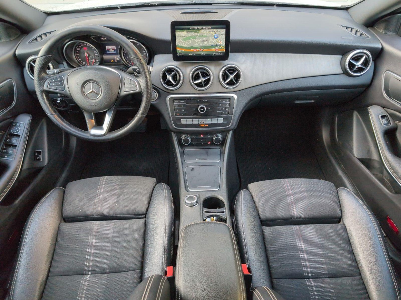 Mercedes-Benz CLA-klasse 180 Prestige | 2018 | 143.327 km | Automaat | T273NT | NAP: Geen oordeel - Sedan: hình 5 Mercedes-Benz CLA-klasse 180 Prestige | 2018 | 143.327 km | Automaat | T273NT | NAP: Geen oordeel - Sedan: hình 5