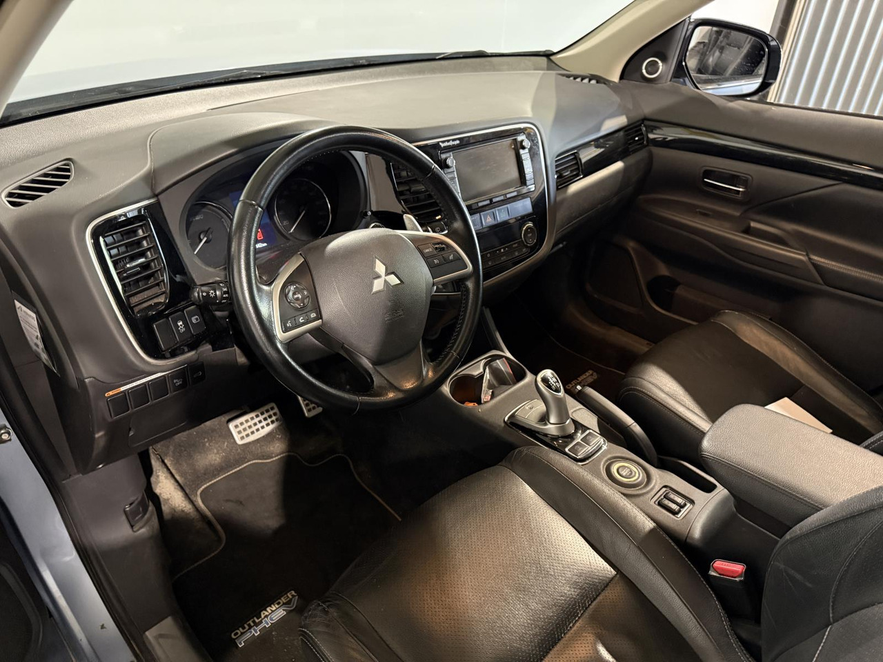 Mitsubishi Outlander 2.0 PHEV Instyle |2013 | 268.145 km | 3-TBJ-10 - SUV: hình 4 Mitsubishi Outlander 2.0 PHEV Instyle |2013 | 268.145 km | 3-TBJ-10 - SUV: hình 4