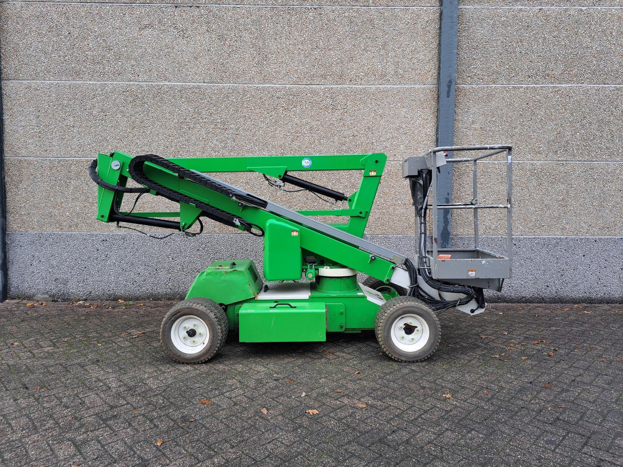 Niftylift HR12 Telescoophoogwerker DE Bi-Energy/Hybride 2WD 12m 2017 - Nền bục trên không: hình 3 Niftylift HR12 Telescoophoogwerker DE Bi-Energy/Hybride 2WD 12m 2017 - Nền bục trên không: hình 3