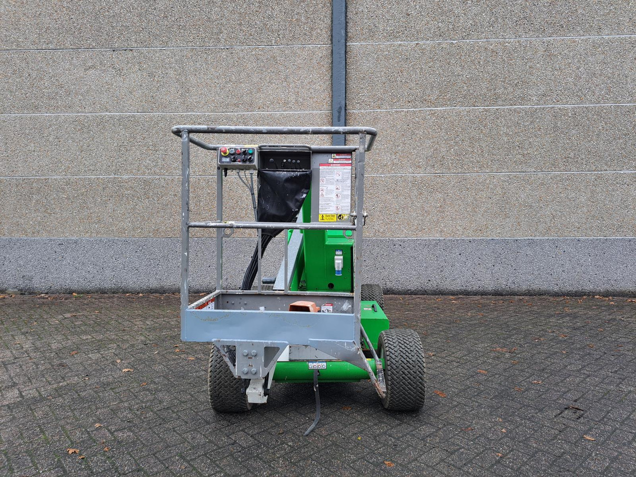 Niftylift HR12 Telescoophoogwerker DE Bi-Energy/Hybride 2WD 12m 2017 - Nền bục trên không: hình 2 Niftylift HR12 Telescoophoogwerker DE Bi-Energy/Hybride 2WD 12m 2017 - Nền bục trên không: hình 2