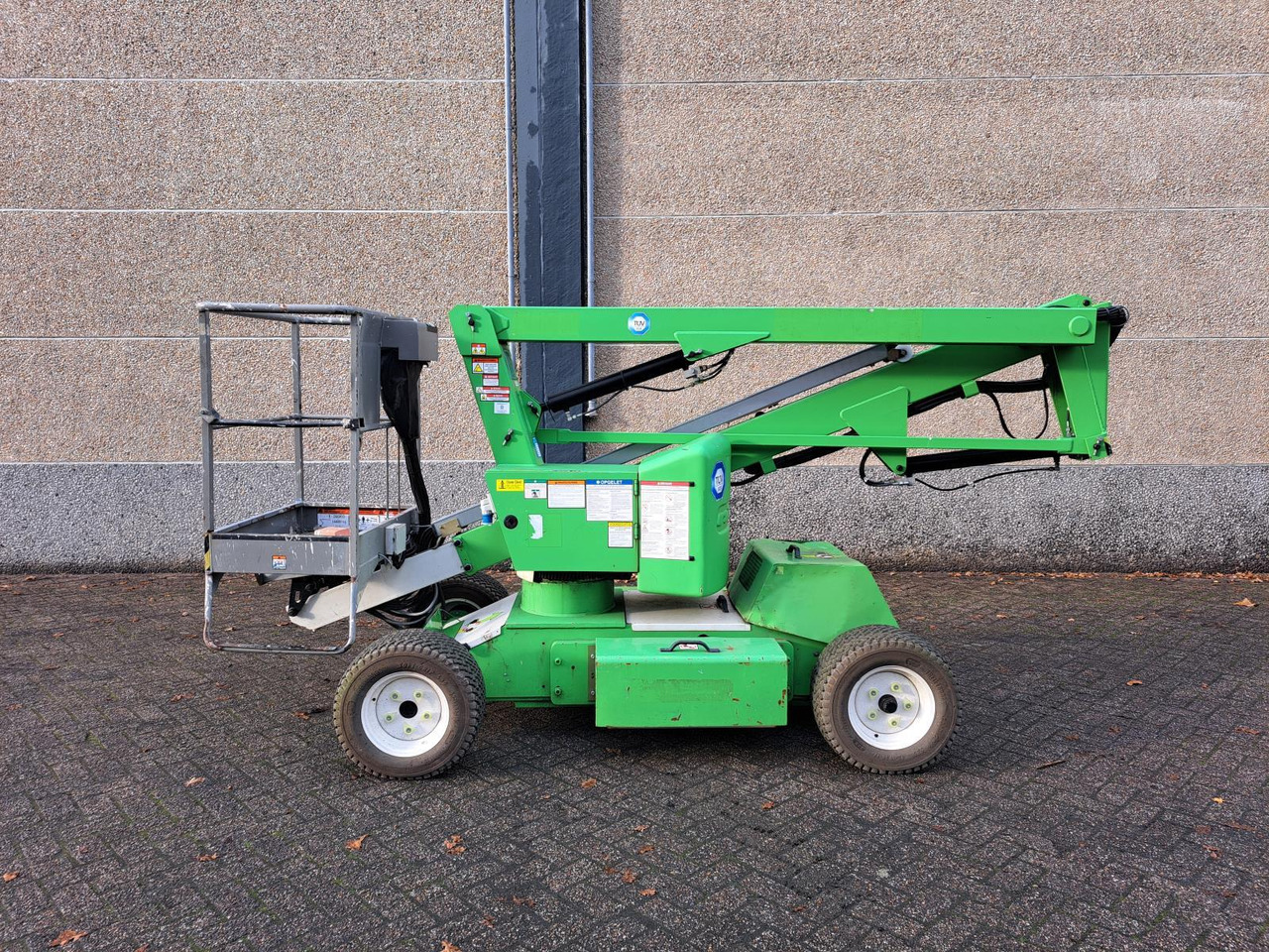 Niftylift HR12 Telescoophoogwerker DE Bi-Energy/Hybride 2WD 12m 2017 - Nền bục trên không: hình 4 Niftylift HR12 Telescoophoogwerker DE Bi-Energy/Hybride 2WD 12m 2017 - Nền bục trên không: hình 4