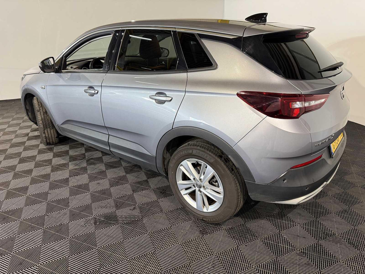 Opel Grandland X 1.2 Turbo Business Executive | 2019 | 200.645 km | G-736-TG - Xe hơi: hình 3 Opel Grandland X 1.2 Turbo Business Executive | 2019 | 200.645 km | G-736-TG - Xe hơi: hình 3