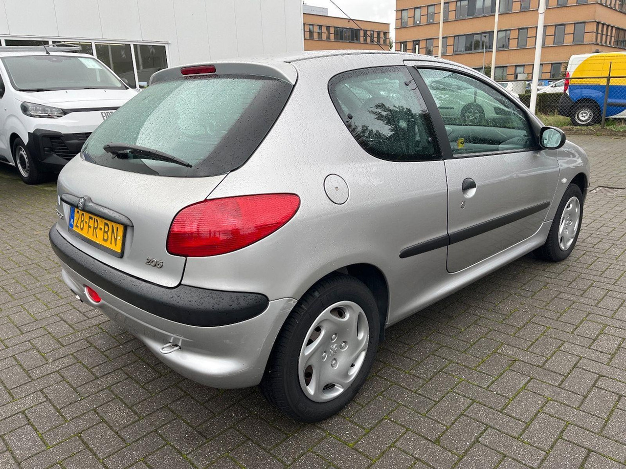 Peugeot 206 1.1 XR | 2000 | 69.922 km | 28FRBN | NAP: Logisch - Hatchback: hình 4 Peugeot 206 1.1 XR | 2000 | 69.922 km | 28FRBN | NAP: Logisch - Hatchback: hình 4