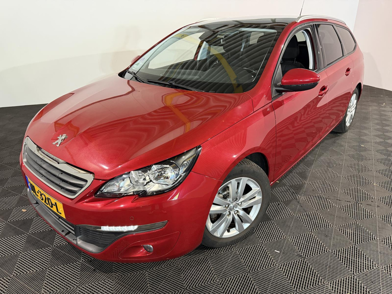 Peugeot | 308 SW | 1.2 PureTech Blue Lion | 2017 | 125.283 km | NL320L | Logisch - Xe hơi: hình 1 Peugeot | 308 SW | 1.2 PureTech Blue Lion | 2017 | 125.283 km | NL320L | Logisch - Xe hơi: hình 1