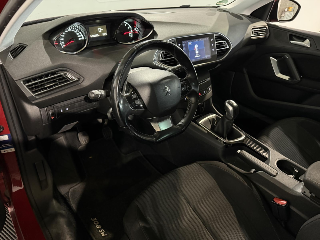 Peugeot | 308 SW | 1.2 PureTech Blue Lion | 2017 | 125.283 km | NL320L | Logisch - Xe hơi: hình 4 Peugeot | 308 SW | 1.2 PureTech Blue Lion | 2017 | 125.283 km | NL320L | Logisch - Xe hơi: hình 4