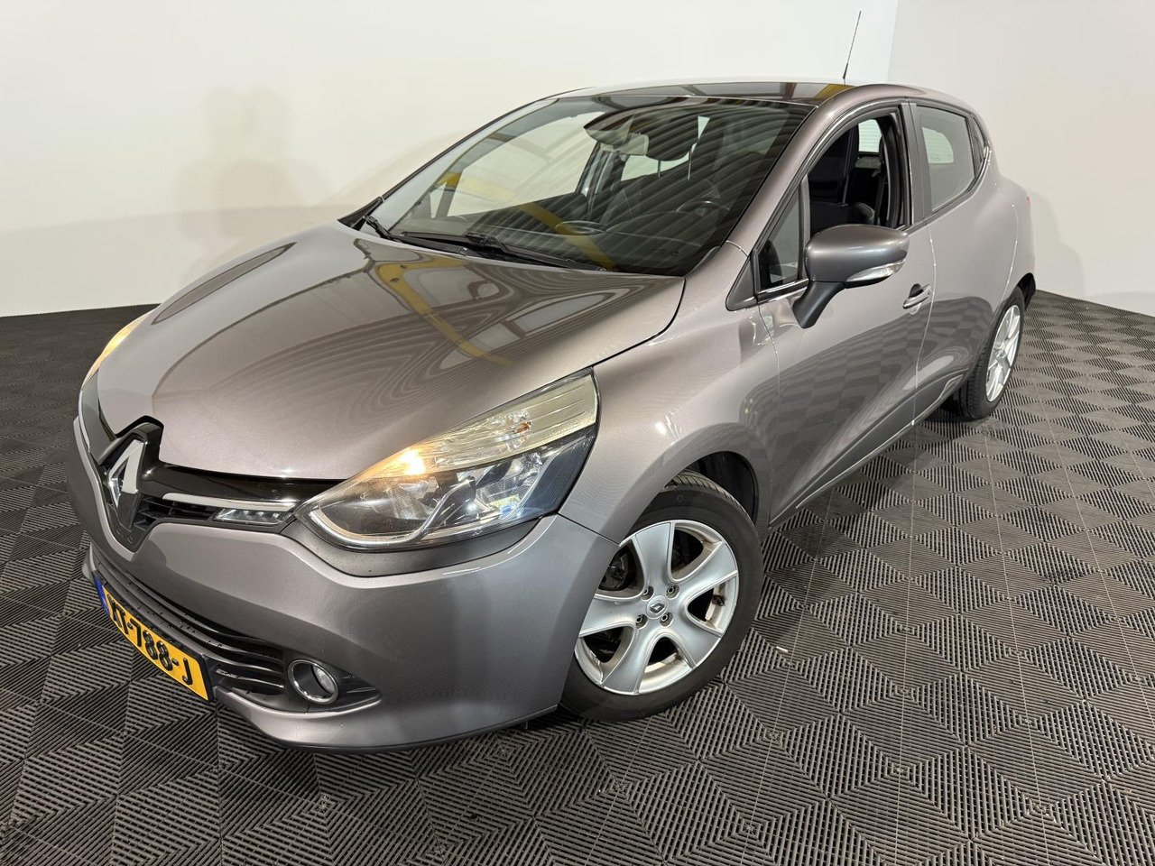 Renault | Clio | 0.9 TCe Dynamique | 2016 | 192.462 km | XT788J | Geen oordeel - Hatchback: hình 1 Renault | Clio | 0.9 TCe Dynamique | 2016 | 192.462 km | XT788J | Geen oordeel - Hatchback: hình 1