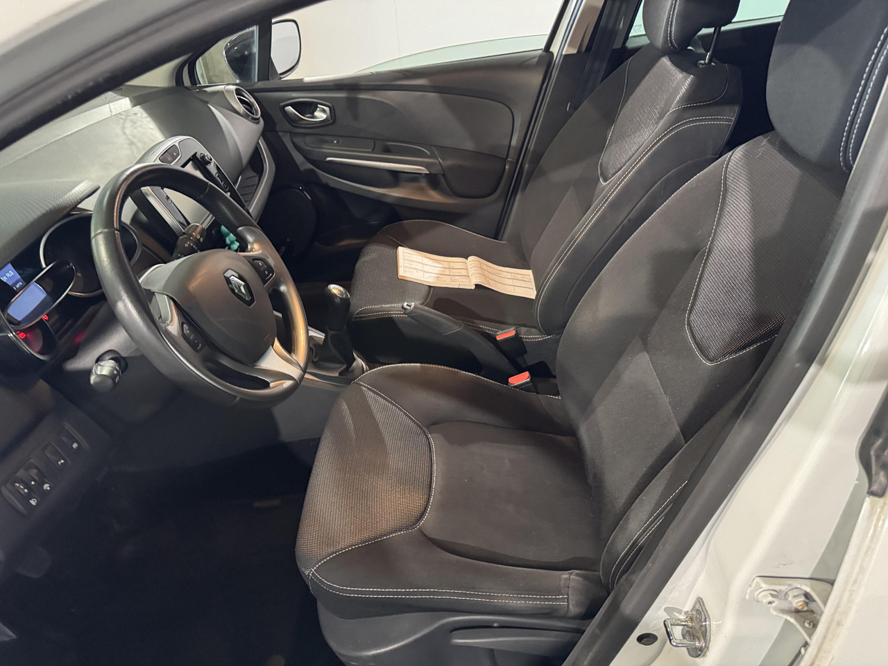 Renault Clio 0.9 TCe ECO Night&Day | 2015 | 170.065 km | HD-254 T - Hatchback: hình 3 Renault Clio 0.9 TCe ECO Night&Day | 2015 | 170.065 km | HD-254 T - Hatchback: hình 3