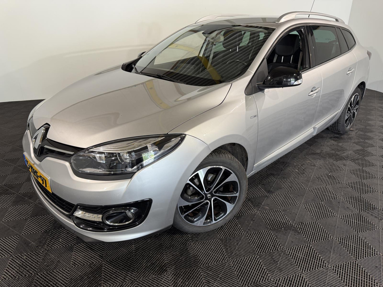 Xe hơi Renault Mégane Estate 1.2 TCe Bose 5-XRF-97 185.127 km 2014: hình 1