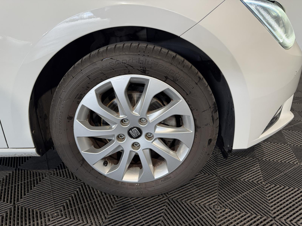 SEAT | Leon ST | 1.6 TDI Style Connect Ecomotive | 2015 | 284.524 km | HS187P | Logisch - Xe hơi: hình 5 SEAT | Leon ST | 1.6 TDI Style Connect Ecomotive | 2015 | 284.524 km | HS187P | Logisch - Xe hơi: hình 5