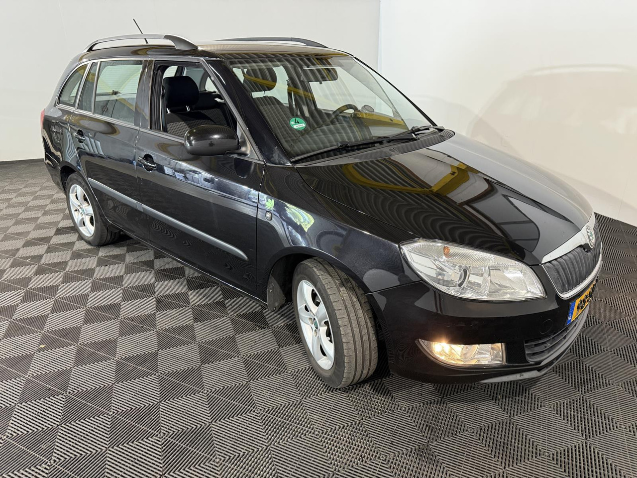 Skoda | Fabia Combi | 1.2 TDI Greenline | 2011 | 191.368 km | 98SBN4 | Logisch - Xe hơi: hình 3 Skoda | Fabia Combi | 1.2 TDI Greenline | 2011 | 191.368 km | 98SBN4 | Logisch - Xe hơi: hình 3