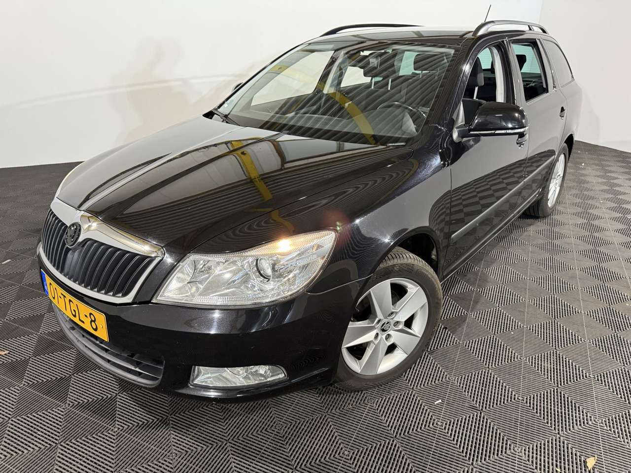 Skoda | Octavia Combi | 1.4 TSI Greentech Ambition Business Line | 2012 | 198.196 km | 01TGL8 | Logisch - Xe hơi: hình 1 Skoda | Octavia Combi | 1.4 TSI Greentech Ambition Business Line | 2012 | 198.196 km | 01TGL8 | Logisch - Xe hơi: hình 1
