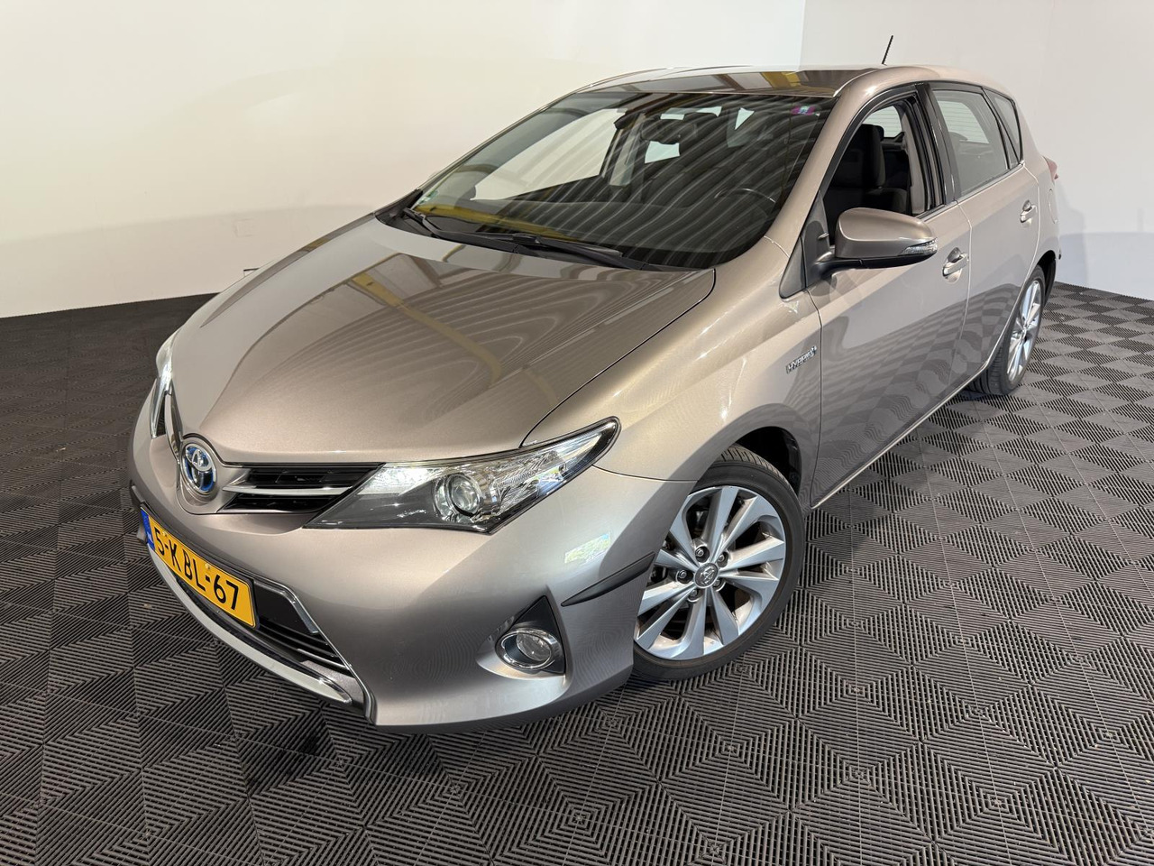 Toyota Auris 1.8 Hybrid Dynamic | 2013 | 191.085 km | 5-KBL-67 - Hatchback: hình 1 Toyota Auris 1.8 Hybrid Dynamic | 2013 | 191.085 km | 5-KBL-67 - Hatchback: hình 1