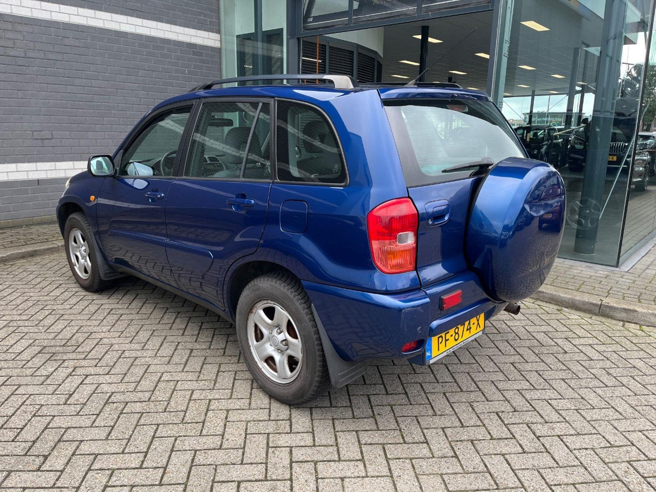 Toyota RAV4 1.8 - 16V VVT - i Luna | 2003 | 130.936 km | PF874X | NAP: Geen oordeel - SUV: hình 3 Toyota RAV4 1.8 - 16V VVT - i Luna | 2003 | 130.936 km | PF874X | NAP: Geen oordeel - SUV: hình 3