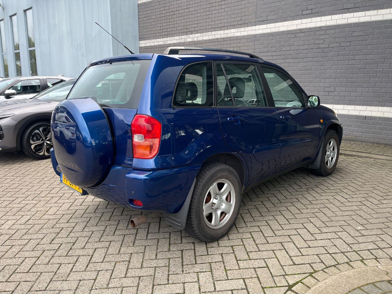 Toyota RAV4 1.8 - 16V VVT - i Luna | 2003 | 130.936 km | PF874X | NAP: Geen oordeel - SUV: hình 4 Toyota RAV4 1.8 - 16V VVT - i Luna | 2003 | 130.936 km | PF874X | NAP: Geen oordeel - SUV: hình 4