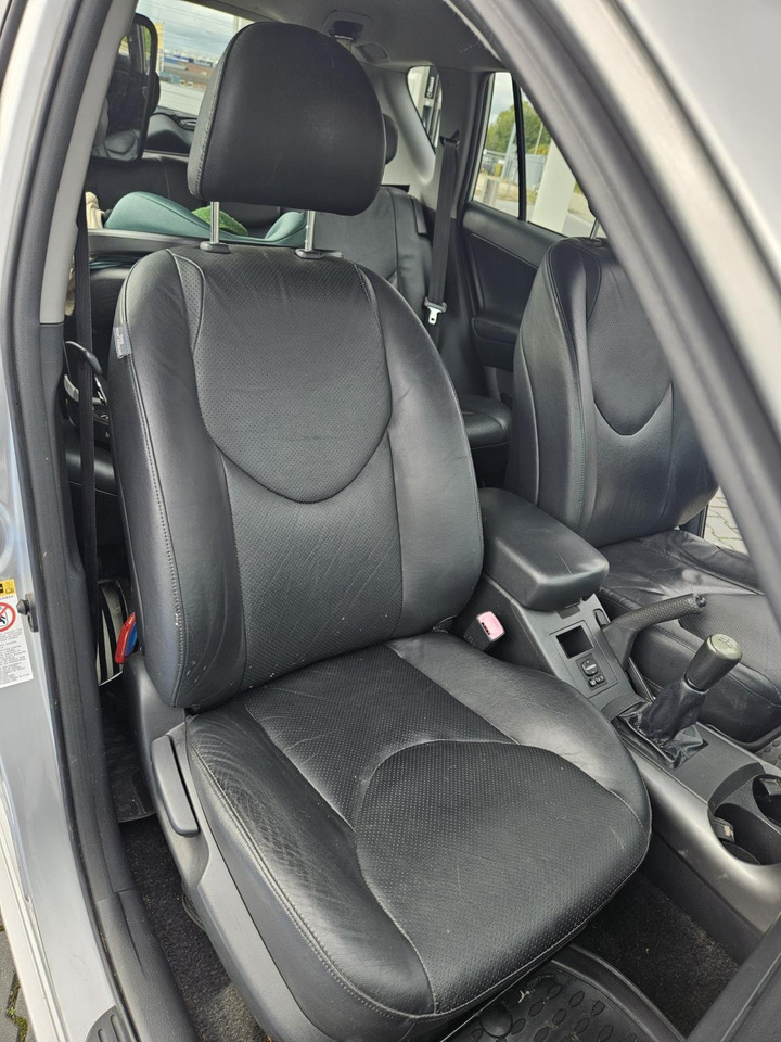 Toyota | RAV4 | 2.0 VVTi Executive | 2006 | 272.231 km | 82TDFD | Logisch - SUV: hình 4 Toyota | RAV4 | 2.0 VVTi Executive | 2006 | 272.231 km | 82TDFD | Logisch - SUV: hình 4