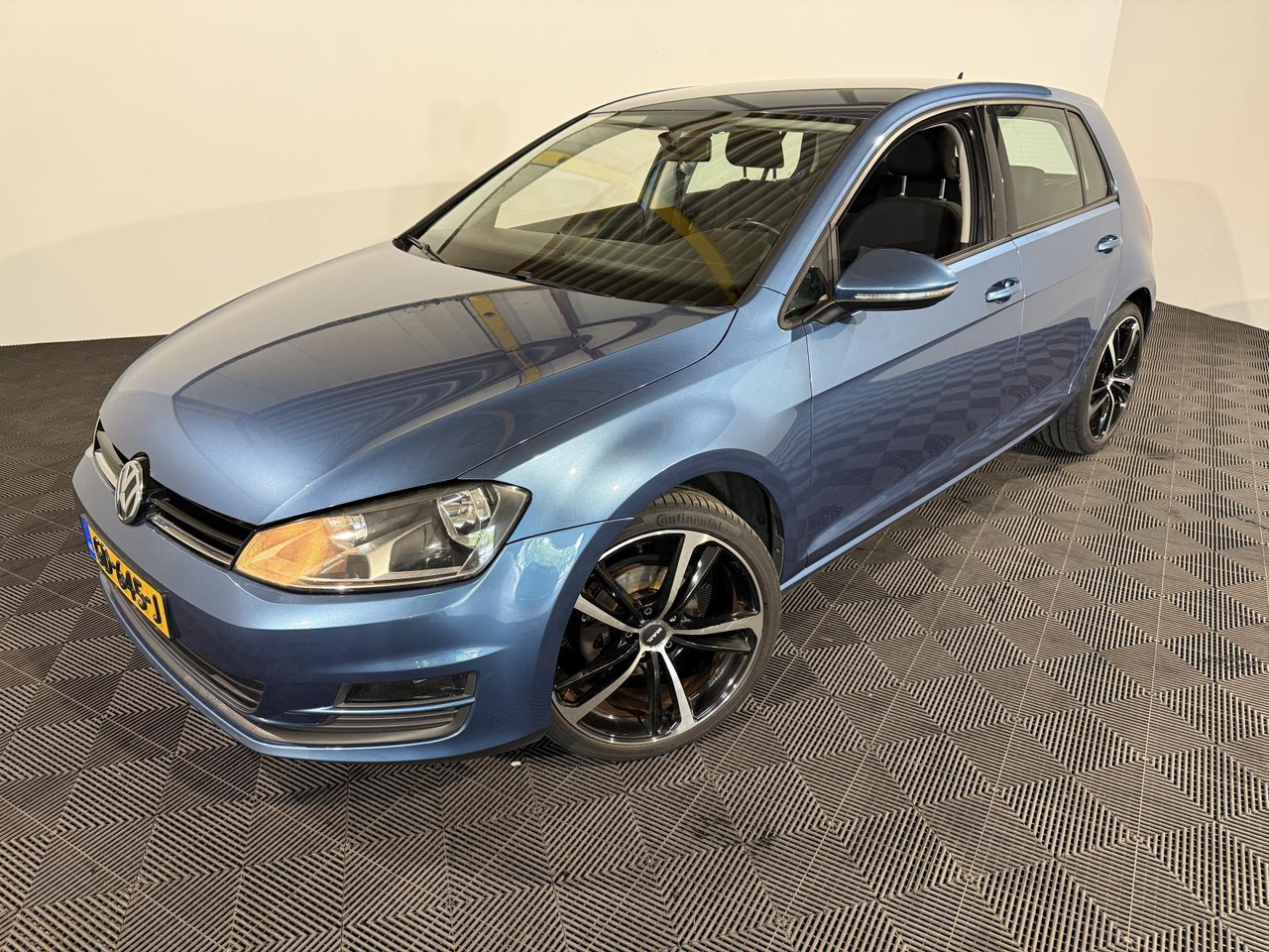 Volkswagen Golf 1.2 TSI Trend Edition GD-645-J - Hatchback: hình 1 Volkswagen Golf 1.2 TSI Trend Edition GD-645-J - Hatchback: hình 1