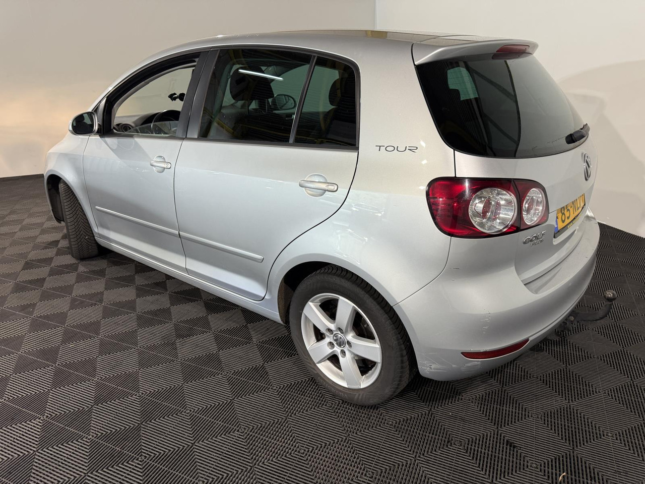Volkswagen Golf Plus 1.2 TSI Tour II BlueMotion | 2010 | 184.829 km | 85-NLD-1 - Xe hơi: hình 2 Volkswagen Golf Plus 1.2 TSI Tour II BlueMotion | 2010 | 184.829 km | 85-NLD-1 - Xe hơi: hình 2