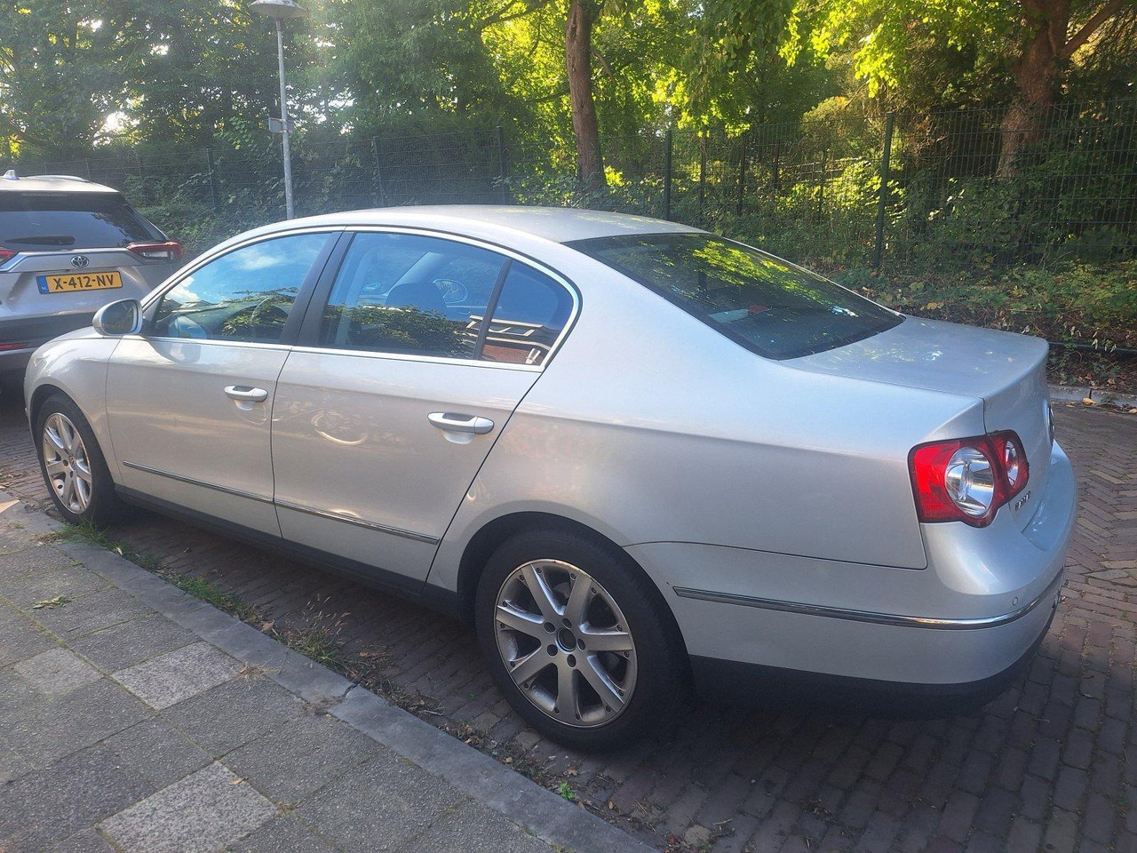 Volkswagen | Passat | 1.9 TDI Comfortline | 2010 | 314.746 km | 77KJP9 | Logisch - Sedan: hình 2 Volkswagen | Passat | 1.9 TDI Comfortline | 2010 | 314.746 km | 77KJP9 | Logisch - Sedan: hình 2