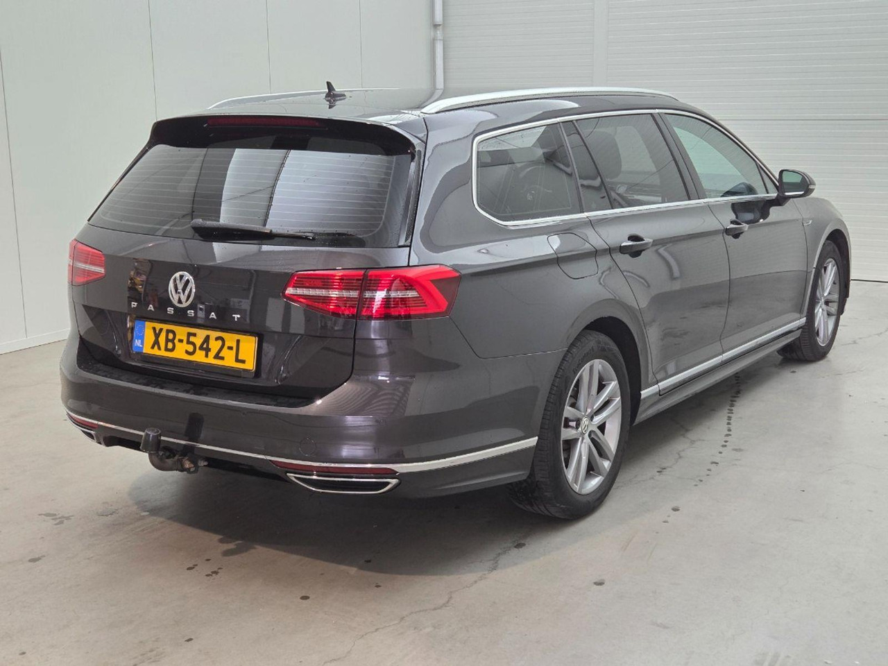 Volkswagen Passat Variant 1.6 TDI Highline Business R | 2018 | 179.613 km | Automaat | XB542L | NAP: Logisch - Xe hơi: hình 4 Volkswagen Passat Variant 1.6 TDI Highline Business R | 2018 | 179.613 km | Automaat | XB542L | NAP: Logisch - Xe hơi: hình 4
