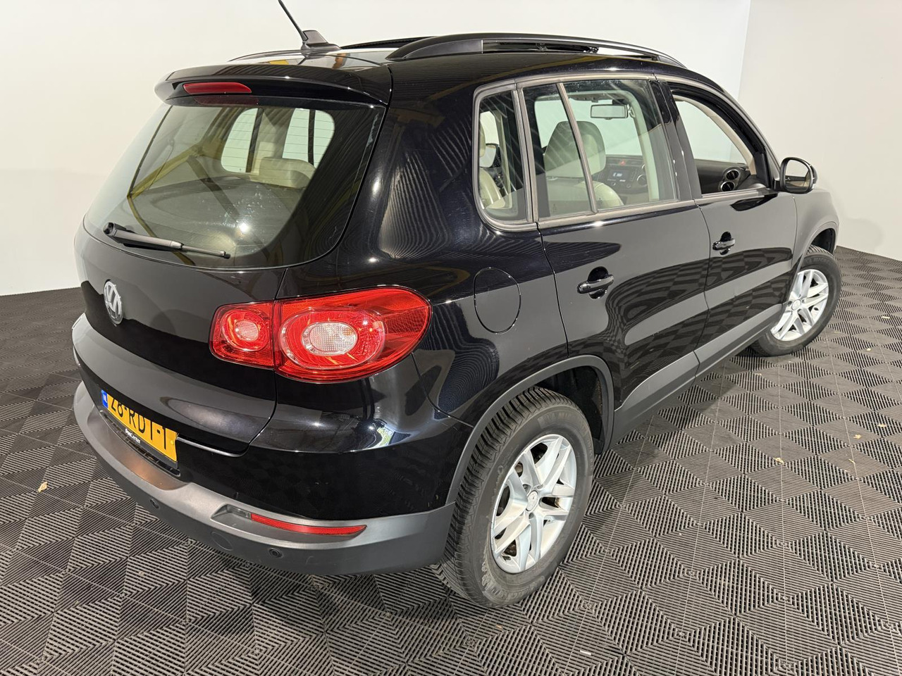Volkswagen | Tiguan | 1.4 TSI Comfort&Design | 2011 | 236.671 km | 28RDT1 | Logisch - SUV: hình 4 Volkswagen | Tiguan | 1.4 TSI Comfort&Design | 2011 | 236.671 km | 28RDT1 | Logisch - SUV: hình 4