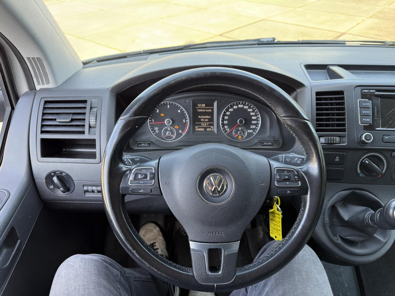 Volkswagen | Transporter | 2.0 TDI L2H1 BM Baseline | 2014 | 344.085 km | VH221F | Logisch - Xe van chở hàng: hình 5 Volkswagen | Transporter | 2.0 TDI L2H1 BM Baseline | 2014 | 344.085 km | VH221F | Logisch - Xe van chở hàng: hình 5