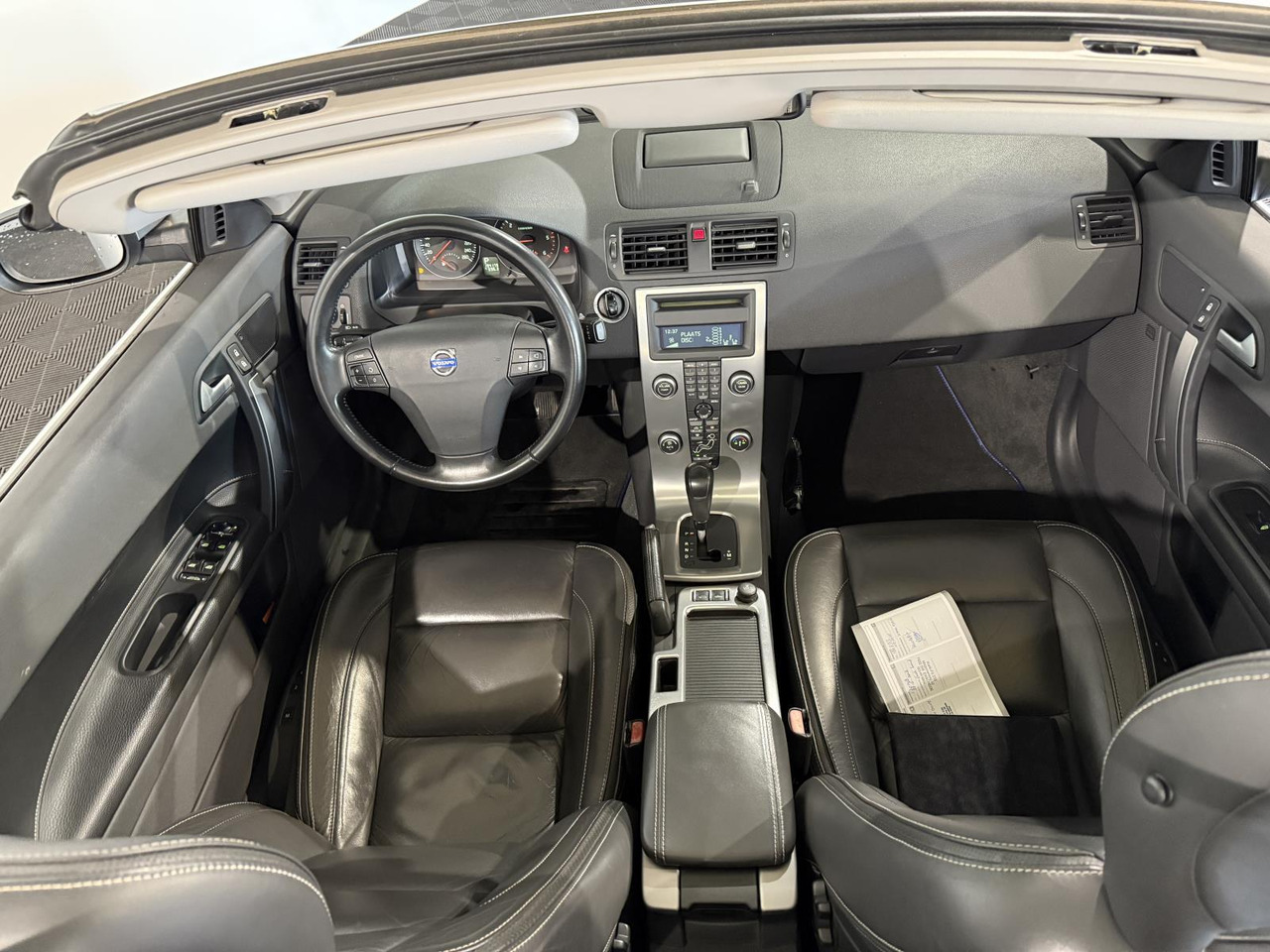 Volvo | C70 Convertible | 2.0D Summum | 2010 | 194.179 km | 47KKS6 | Logisch - Xe hơi: hình 3 Volvo | C70 Convertible | 2.0D Summum | 2010 | 194.179 km | 47KKS6 | Logisch - Xe hơi: hình 3