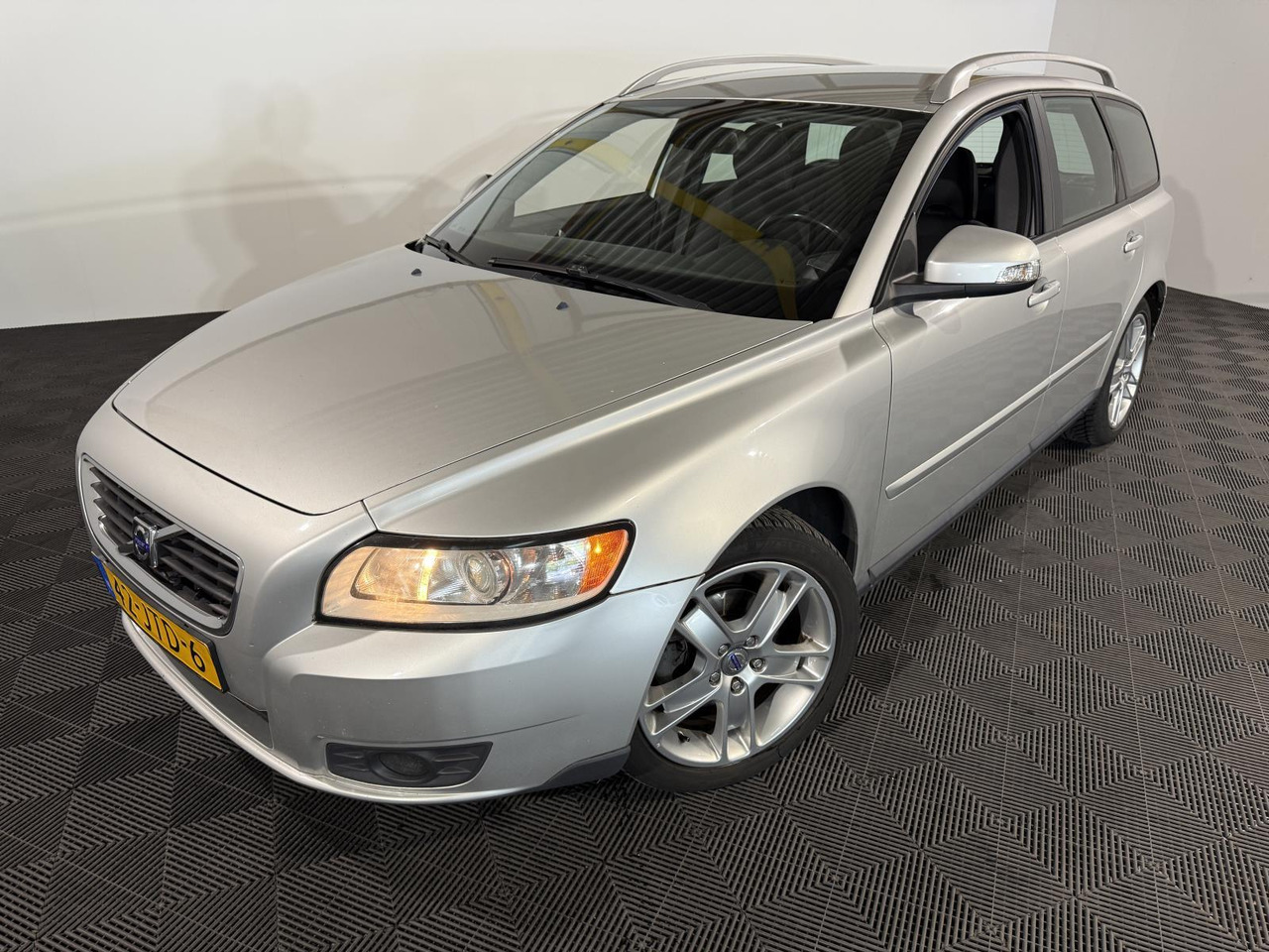 Volvo V50 1.6D DRIVe | 2009 | 255.196 km | 42-JTD-6 - Xe hơi: hình 1 Volvo V50 1.6D DRIVe | 2009 | 255.196 km | 42-JTD-6 - Xe hơi: hình 1