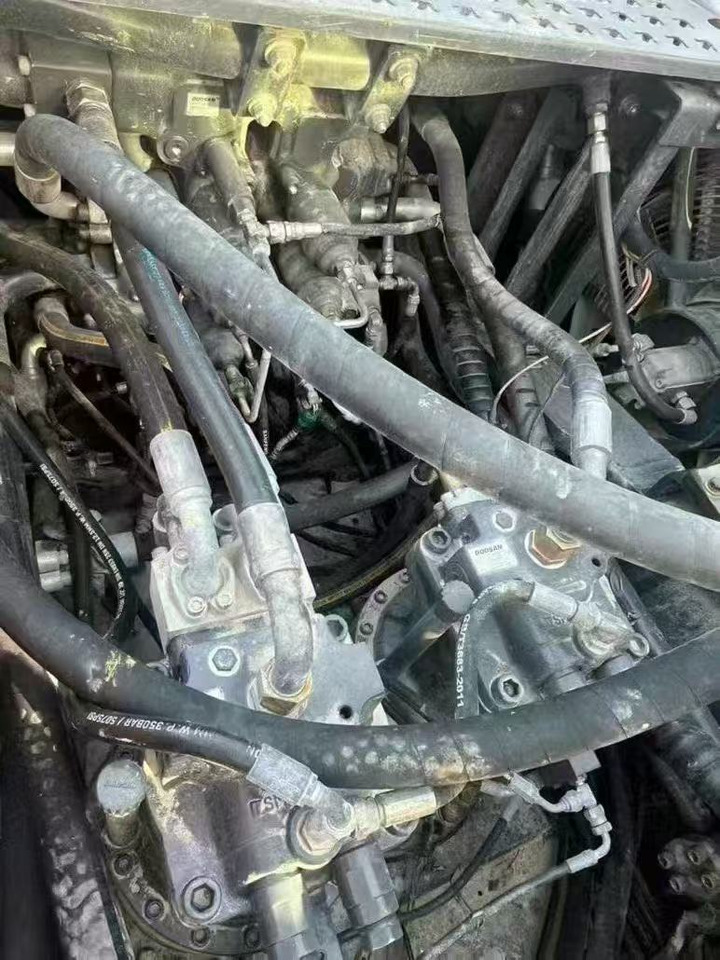 DOOSAN DOOSAN520 - Máy xúc bánh xích: hình 4 DOOSAN DOOSAN520 - Máy xúc bánh xích: hình 4