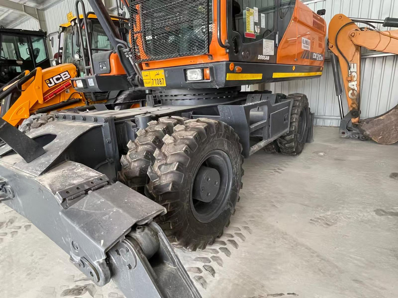 DOOSAN DX210 - Máy xúc bánh lốp: hình 4 DOOSAN DX210 - Máy xúc bánh lốp: hình 4
