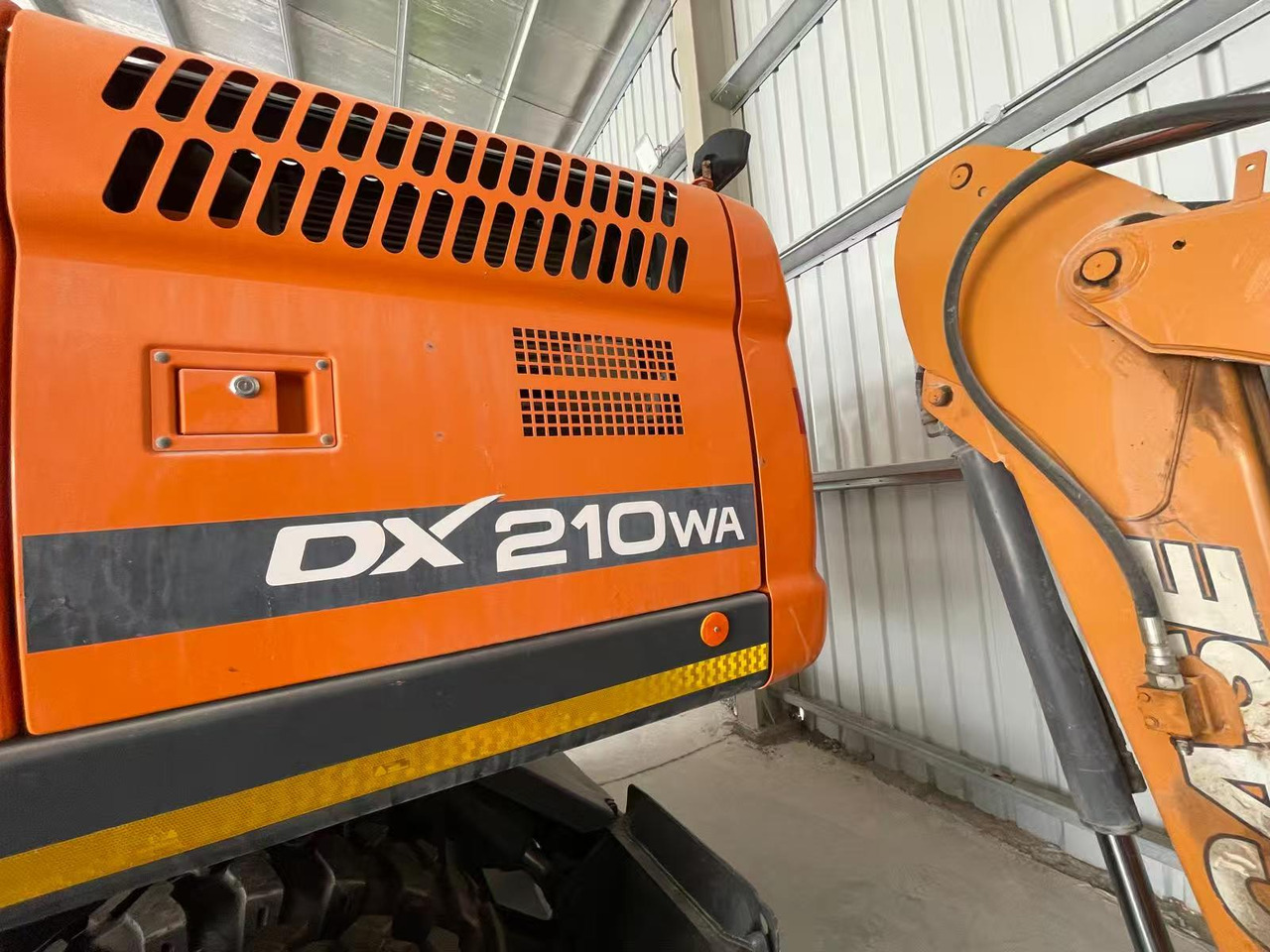 DOOSAN DX210 - Máy xúc bánh lốp: hình 3 DOOSAN DX210 - Máy xúc bánh lốp: hình 3