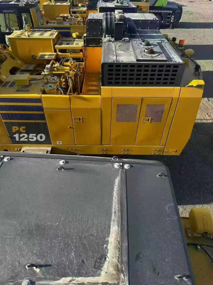 KOMATSU PC1250-11R - Máy xúc bánh xích: hình 4 KOMATSU PC1250-11R - Máy xúc bánh xích: hình 4