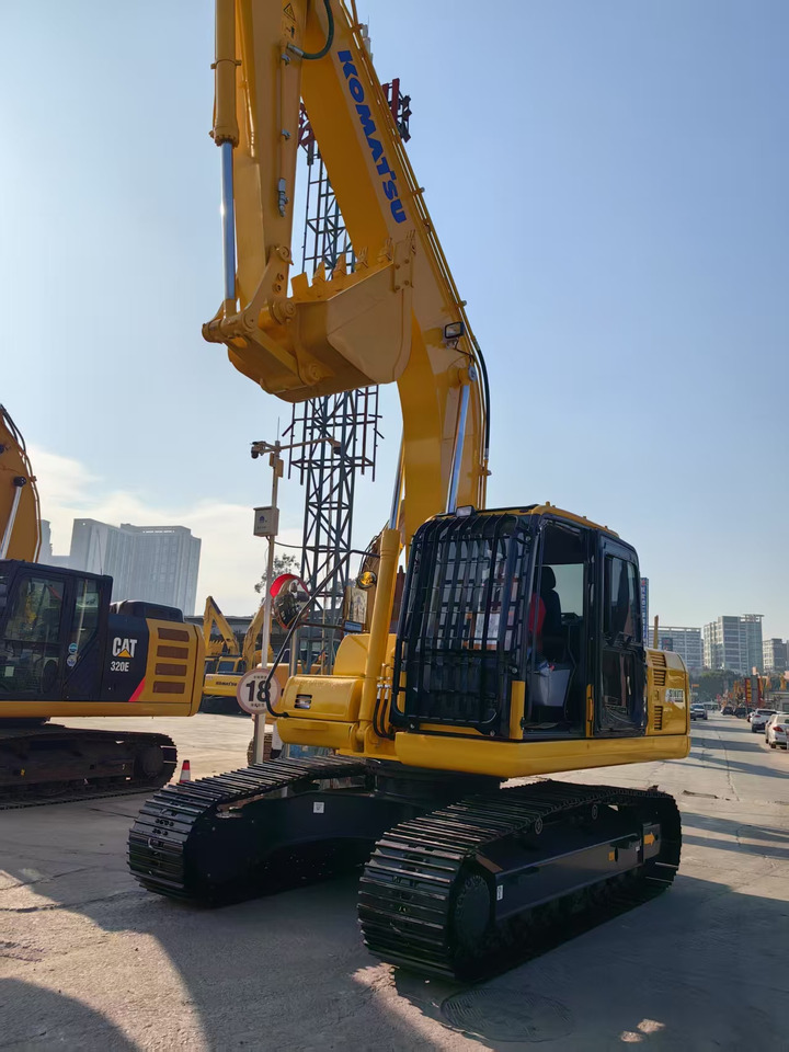 KOMATSU PC200-7 - Máy xúc bánh xích: hình 2 KOMATSU PC200-7 - Máy xúc bánh xích: hình 2