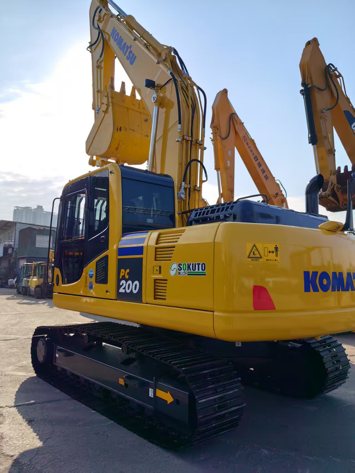 KOMATSU PC200-7 - Máy xúc bánh xích: hình 3 KOMATSU PC200-7 - Máy xúc bánh xích: hình 3