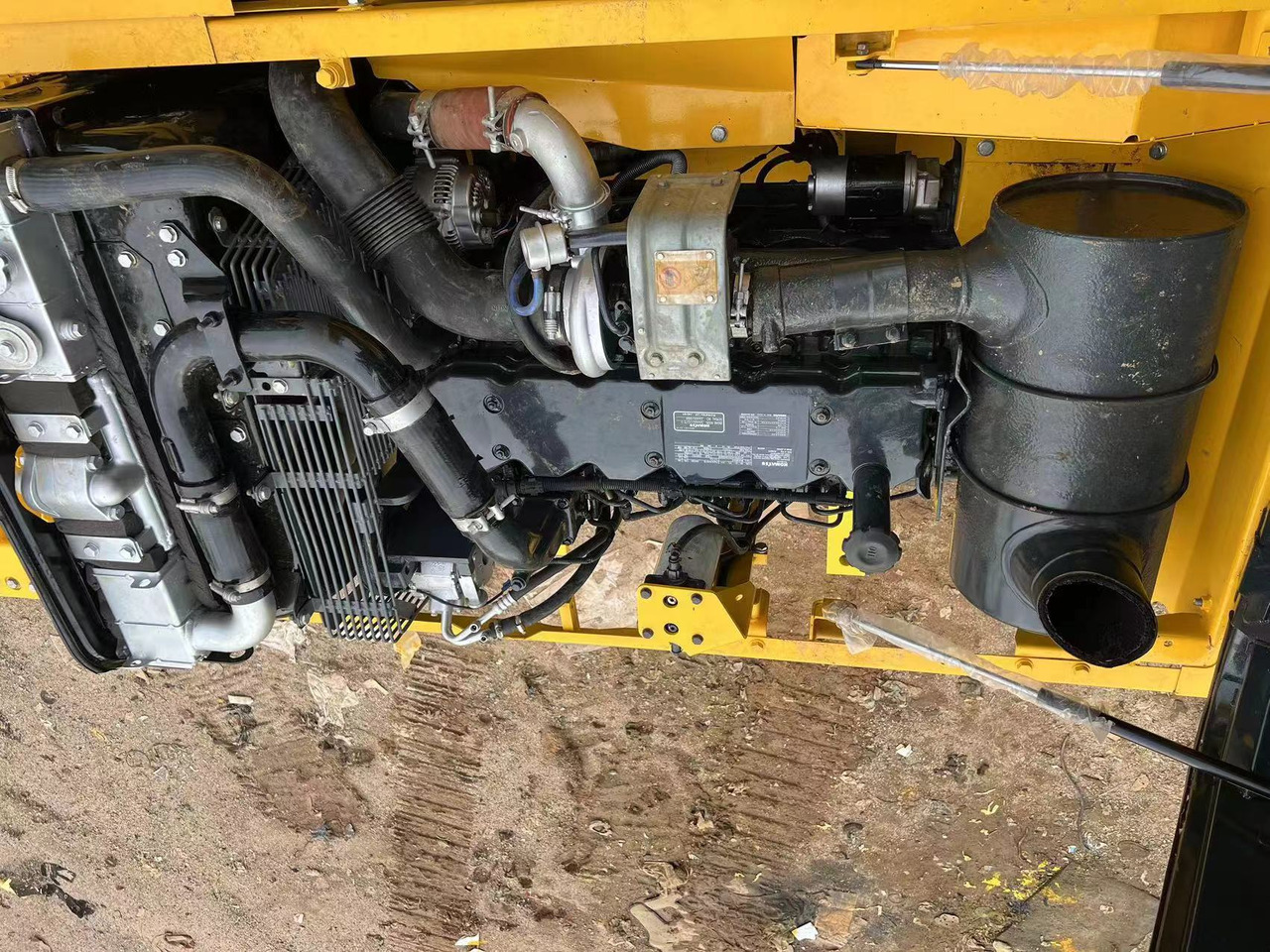 Komatsu PC200-7 - Máy xúc bánh xích: hình 4 Komatsu PC200-7 - Máy xúc bánh xích: hình 4