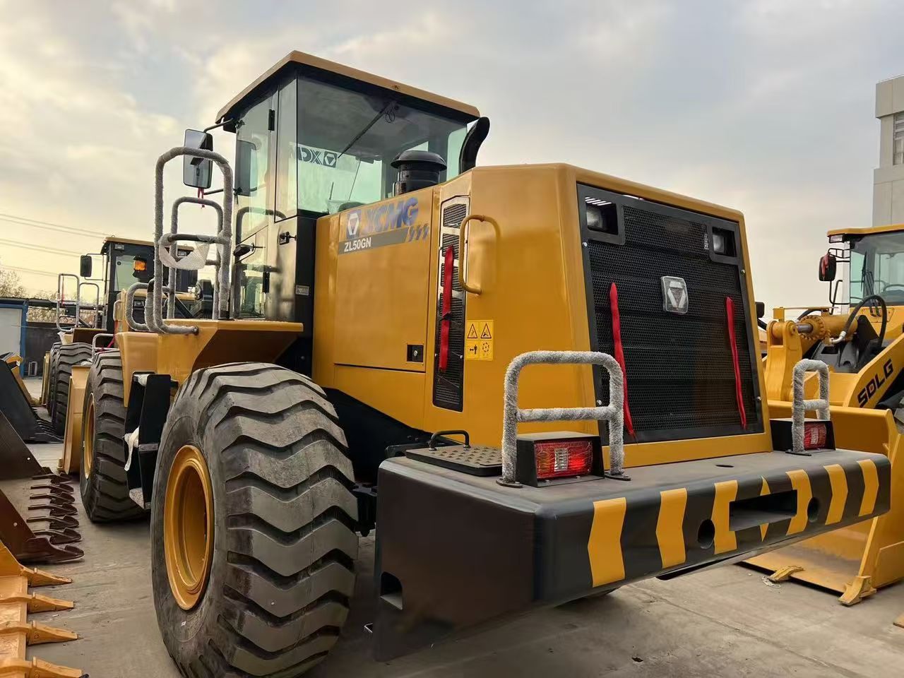 XCMG 50 - Máy xúc lật bánh lốp: hình 3 XCMG 50 - Máy xúc lật bánh lốp: hình 3