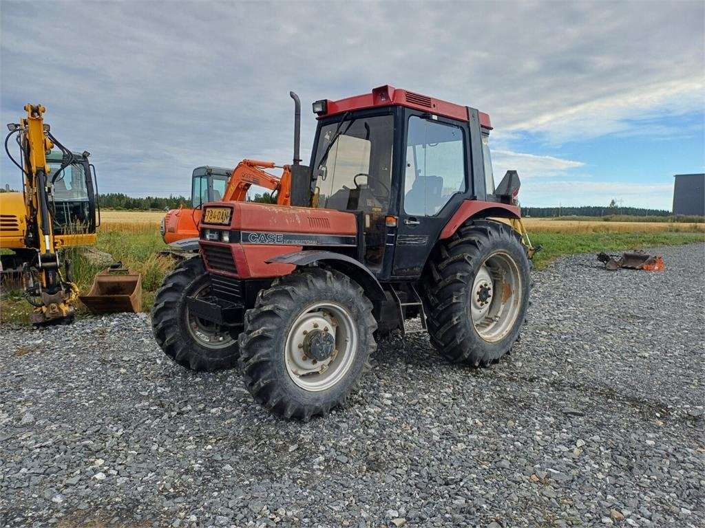 Case IH 685XL Hyvät renkaat. - Máy cày: hình 1 Case IH 685XL Hyvät renkaat. - Máy cày: hình 1