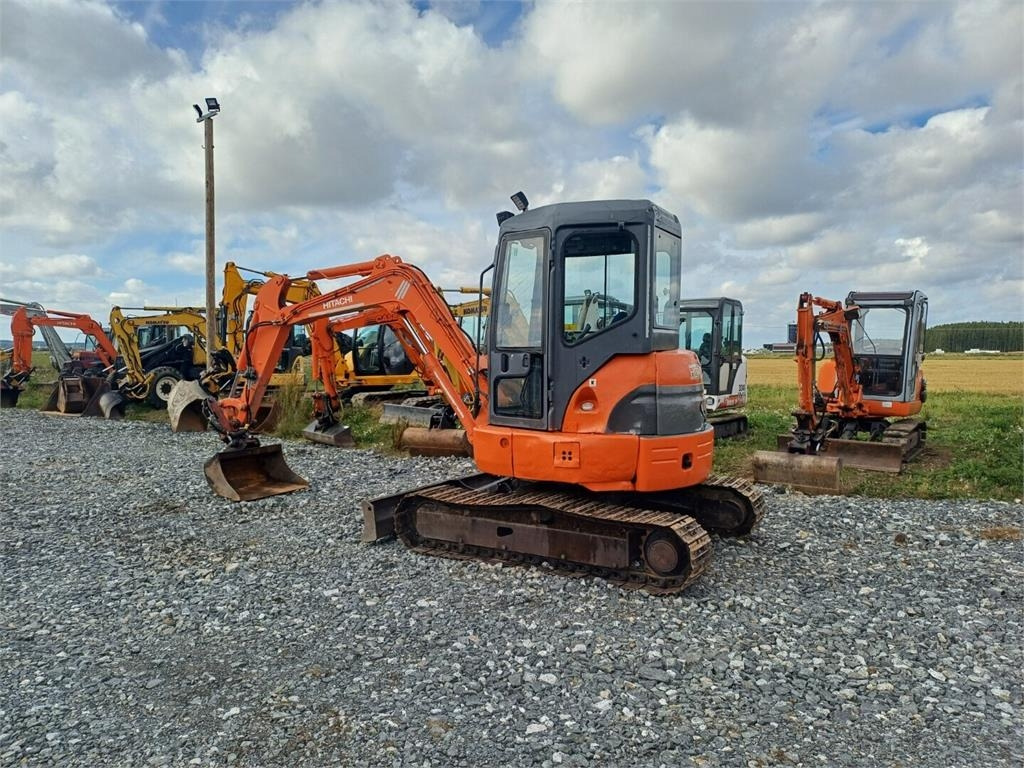 Hitachi EX50U kallistuvalla s40 liittimellä. - Máy xúc mini: hình 3 Hitachi EX50U kallistuvalla s40 liittimellä. - Máy xúc mini: hình 3