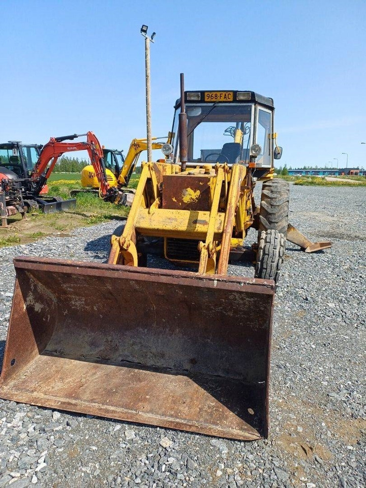 Massey Ferguson 50B traktorikaivuri - Máy xúc trước múc sau: hình 4 Massey Ferguson 50B traktorikaivuri - Máy xúc trước múc sau: hình 4